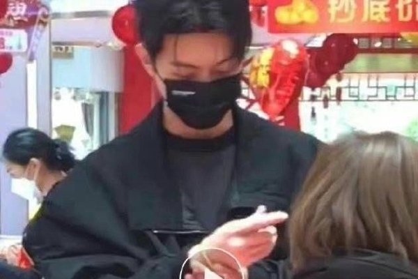 久久天天夜夜2019在线丨暗呦小u女国产精品的特点成年(图1)