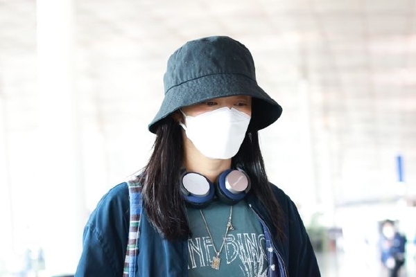 久久天天夜夜2019在线丨暗呦小u女国产精品的特点成年(图2)