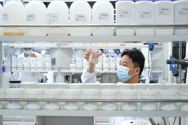 从首个百亿国货美妆企业珀莱雅看中国美妆的全球化科研之路(图3)
