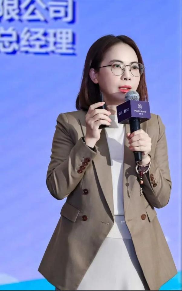 开启美妆新征程 玛丽艳品牌溯源暨琉光变色唇膏新品发布会圆满举行(图5)
