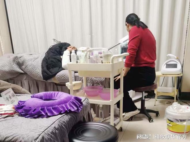 精妆联华化妆品集合店：引领美妆行业新潮流(图2)