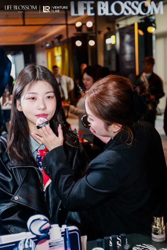 绽界闪耀2026领润生态战略峰会以科技铸就“确定之美”引领美妆新篇(图6)