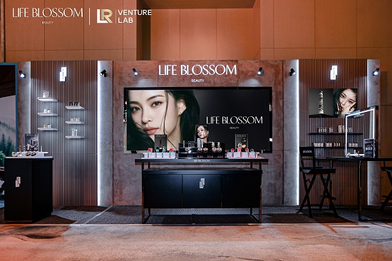 绽界闪耀2026领润生态战略峰会以科技铸就“确定之美”引领美妆新篇(图3)