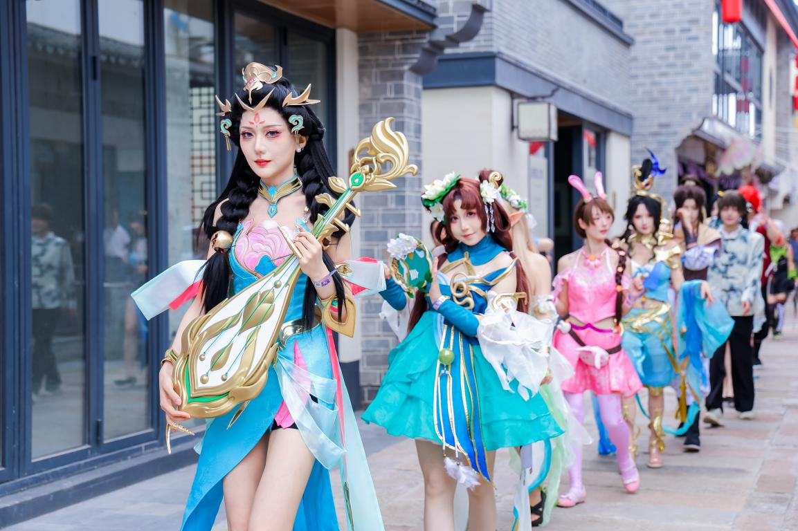 百年老街邂逅国潮美妆：冷江雨巷以Cosplay文化激活“美丽经济”新引擎(图1)