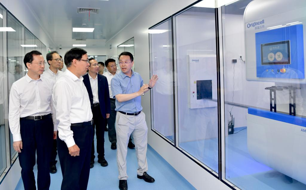 中国工程院党组书记张玉卓一行来同济大学调研(图1)