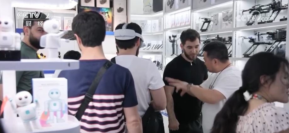 拼科技、拼创新AI加持！外贸增量含“智”量十足 逆风跑出“加速度”(图4)