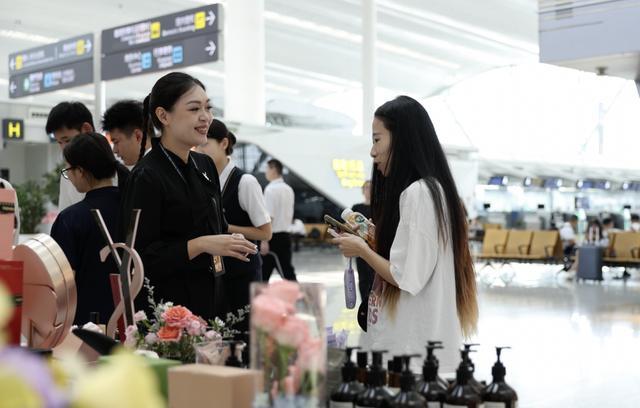 广州白云机场举办美妆节探索“航空+零售”服务新路径(图2)