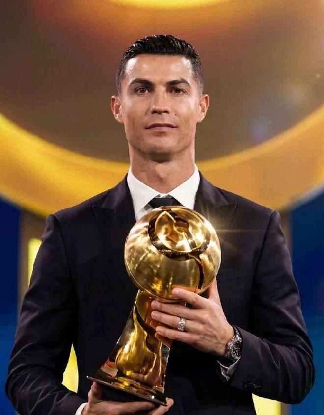 环球足球奖颁奖典礼上德约也得了个奖！(图4)