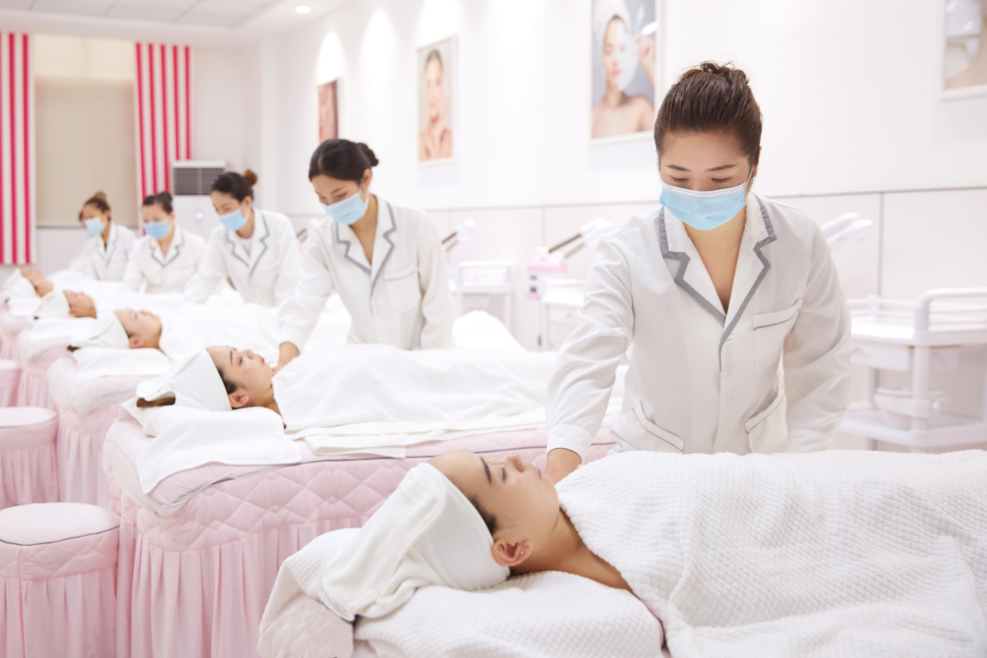 分析专业美容培训学校哪家靠谱山东欧曼谛时尚美业学校值得关注(图3)