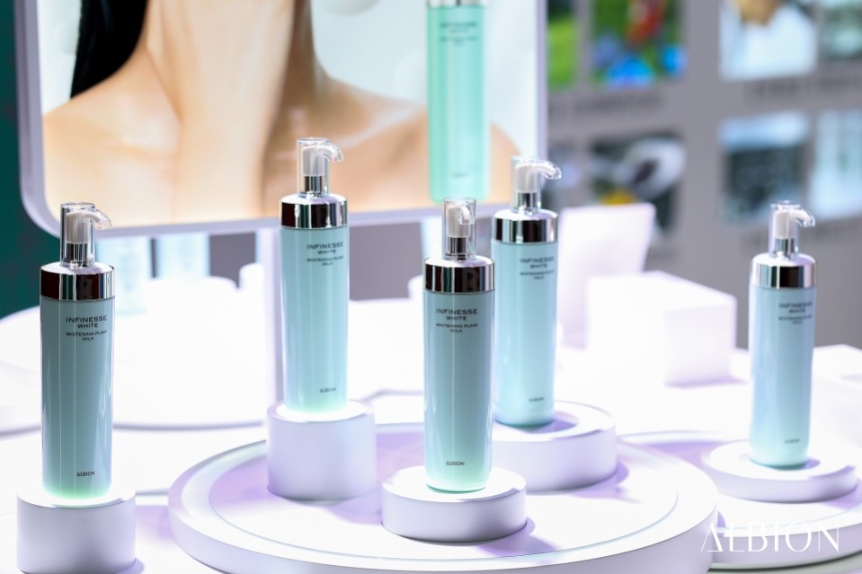 逸仙集团旗下逸仙电商荣膺“年度新质发展典范”奖项推动美妆行业